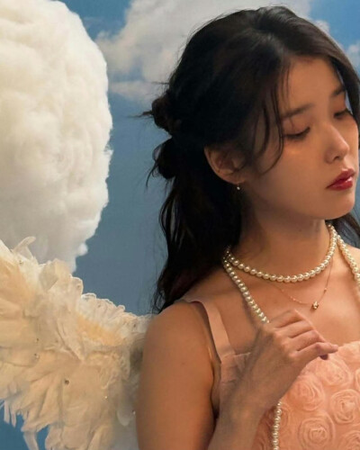 IU