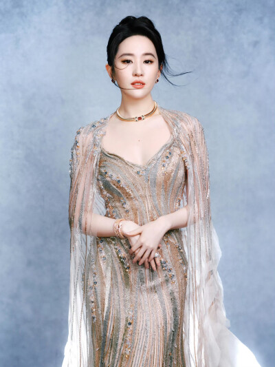 刘亦菲浙江宁波2025电视剧导演大会
刘亦菲凭借巜玫瑰的故事》黄亦玫一角荣获2025电视剧导演大会年度女主角
刘亦菲#视后#2025.4.27