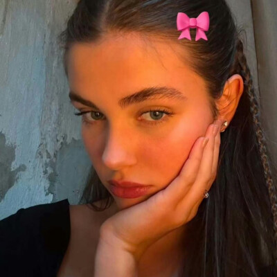 EuropeanandAmericanfemaleheadportrait