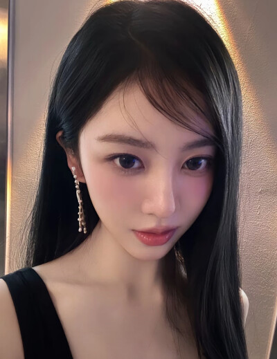 R.E.D李芊语