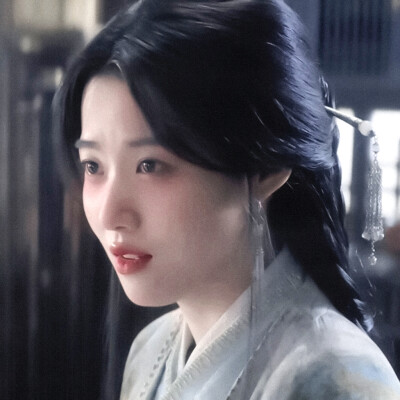 “ 这世间没有无缘无故的爱，只有无缘无故的恨 ”