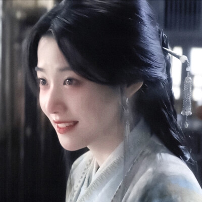 “ 这世间没有无缘无故的爱，只有无缘无故的恨 ”