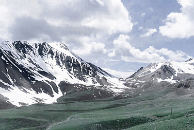 “ 这世间没有无缘无故的爱，只有无缘无故的恨 ”