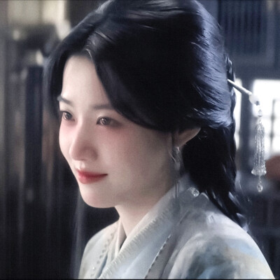 “ 这世间没有无缘无故的爱，只有无缘无故的恨 ”