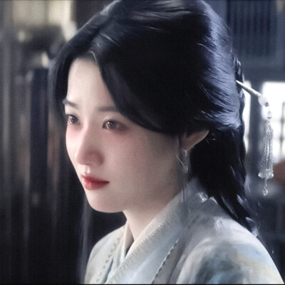 “ 这世间没有无缘无故的爱，只有无缘无故的恨 ”