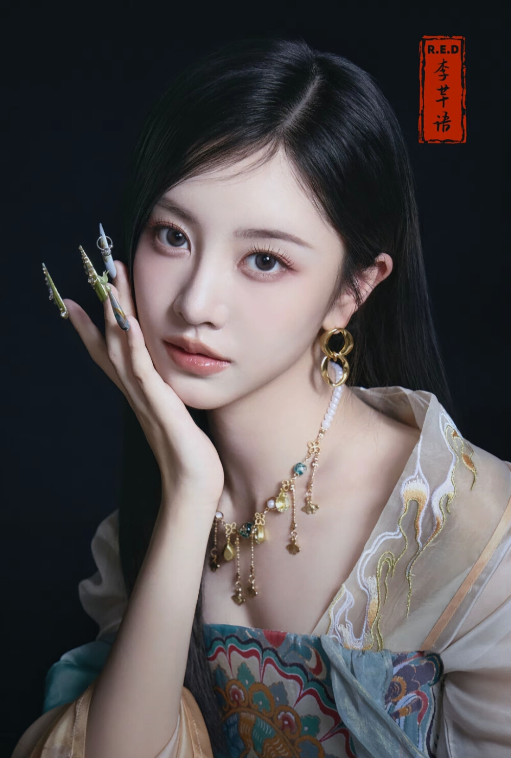 R.E.D李芊语