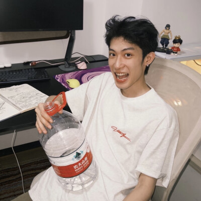 男头#五月的天刚诞生的夏天

