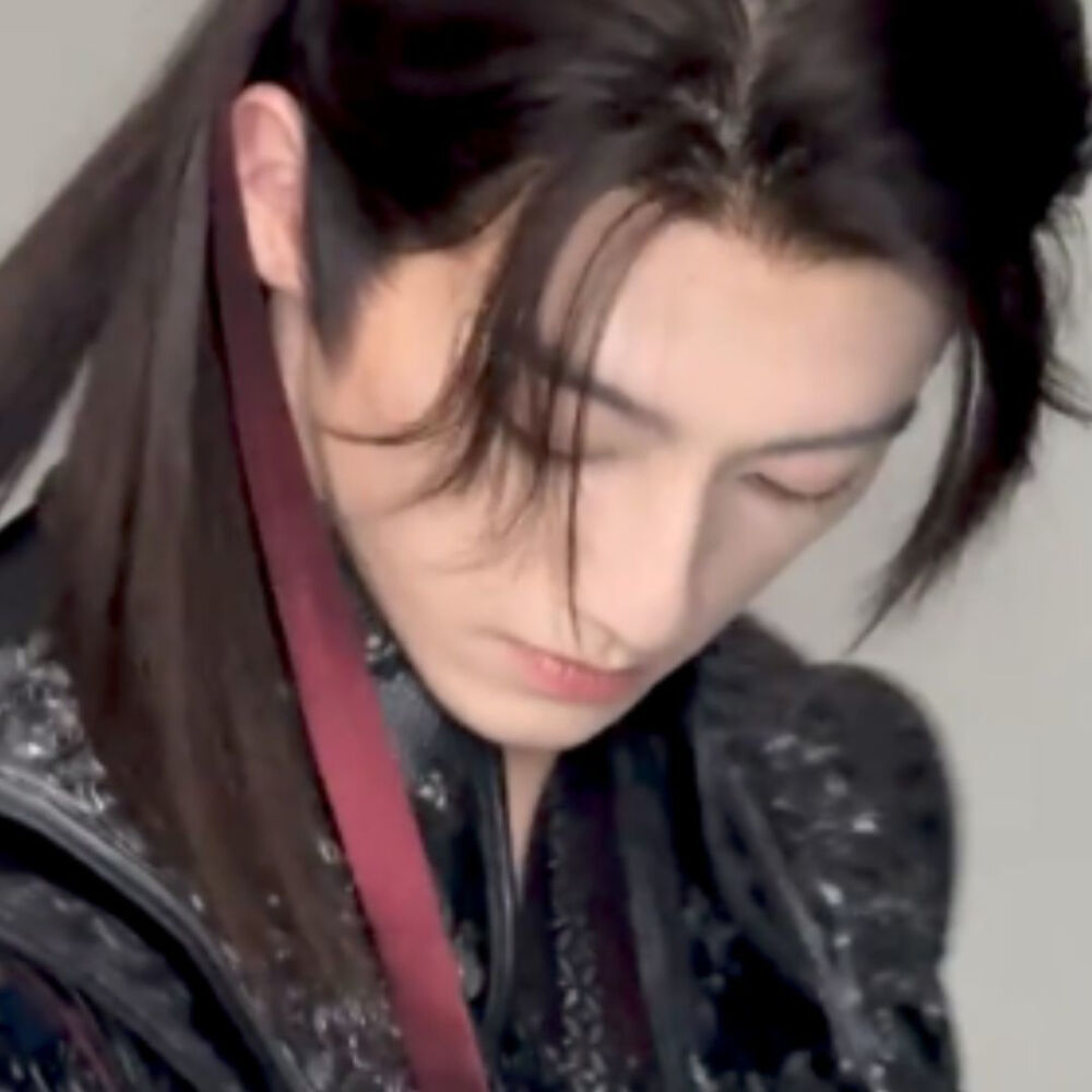 目光比月色寂寞