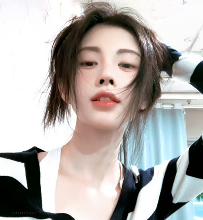 鞠婧祎