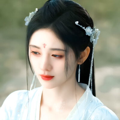鞠婧祎