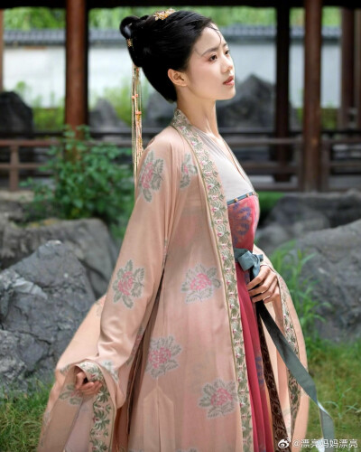 侯府夫人不好当