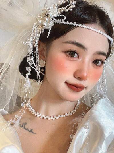 婚纱女孩