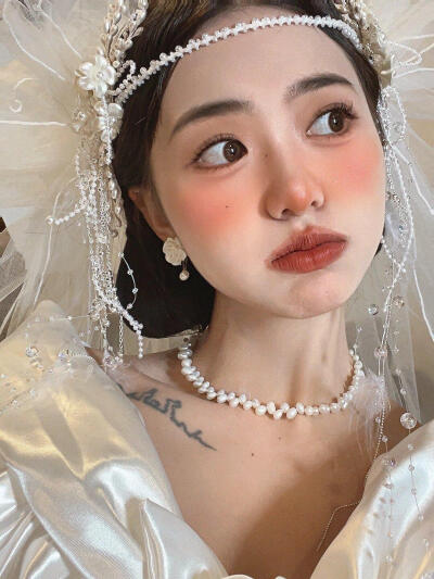 婚纱女孩