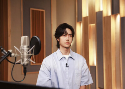 #王一博[超话]# · #王一博献唱五四晚会主题曲#
「前路不吝啬，从不给尽头，就让青春指引我！」
承青年力量，担时代之责。让青春之花在奋斗中绽放，这条追梦路，我们都是青春探路者！
@UNIQ-王一博 《青春探路者》侧…