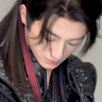 目光比月色寂寞