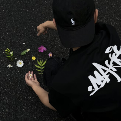 男头
你的眼睛比海辽阔