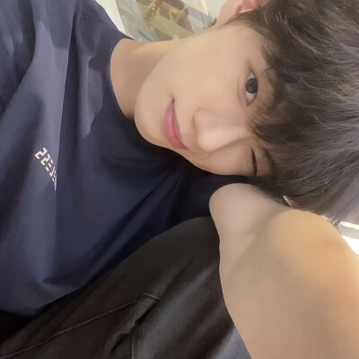 男头
你的眼睛比海辽阔