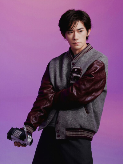 易烊千玺 X Golden goose