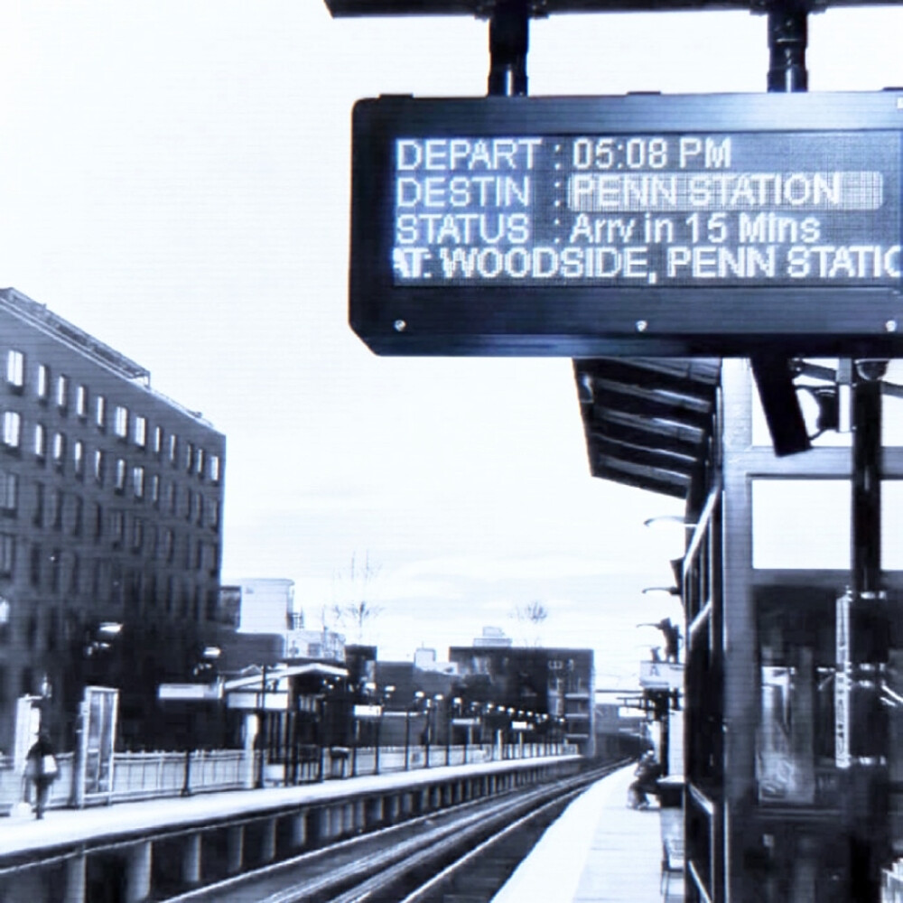 金泰亨
蔚蓝色的梦境如同蝴蝶 慵懒的语调勾住我的灵魂