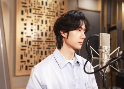 #王一博[超话]# · #王一博献唱五四晚会主题曲#
「前路不吝啬，从不给尽头，就让青春指引我！」
承青年力量，担时代之责。让青春之花在奋斗中绽放，这条追梦路，我们都是青春探路者！
@UNIQ-王一博 《青春探路者》侧…