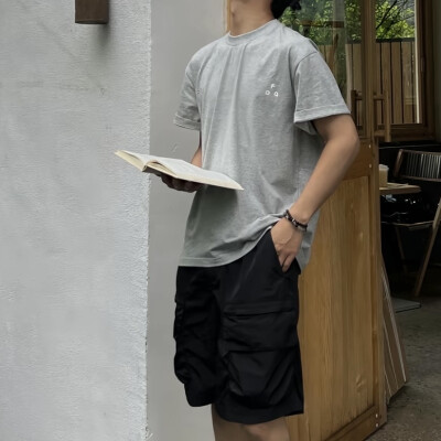 男头
你的眼睛比海辽阔