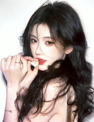 鞠婧祎香槟金撕拉片