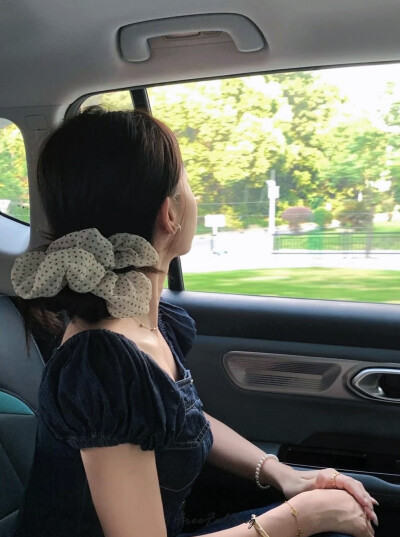 雨天：小清新女头像