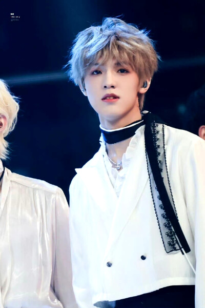 小金毛？
哈喽哈喽本人来喽
张泽禹