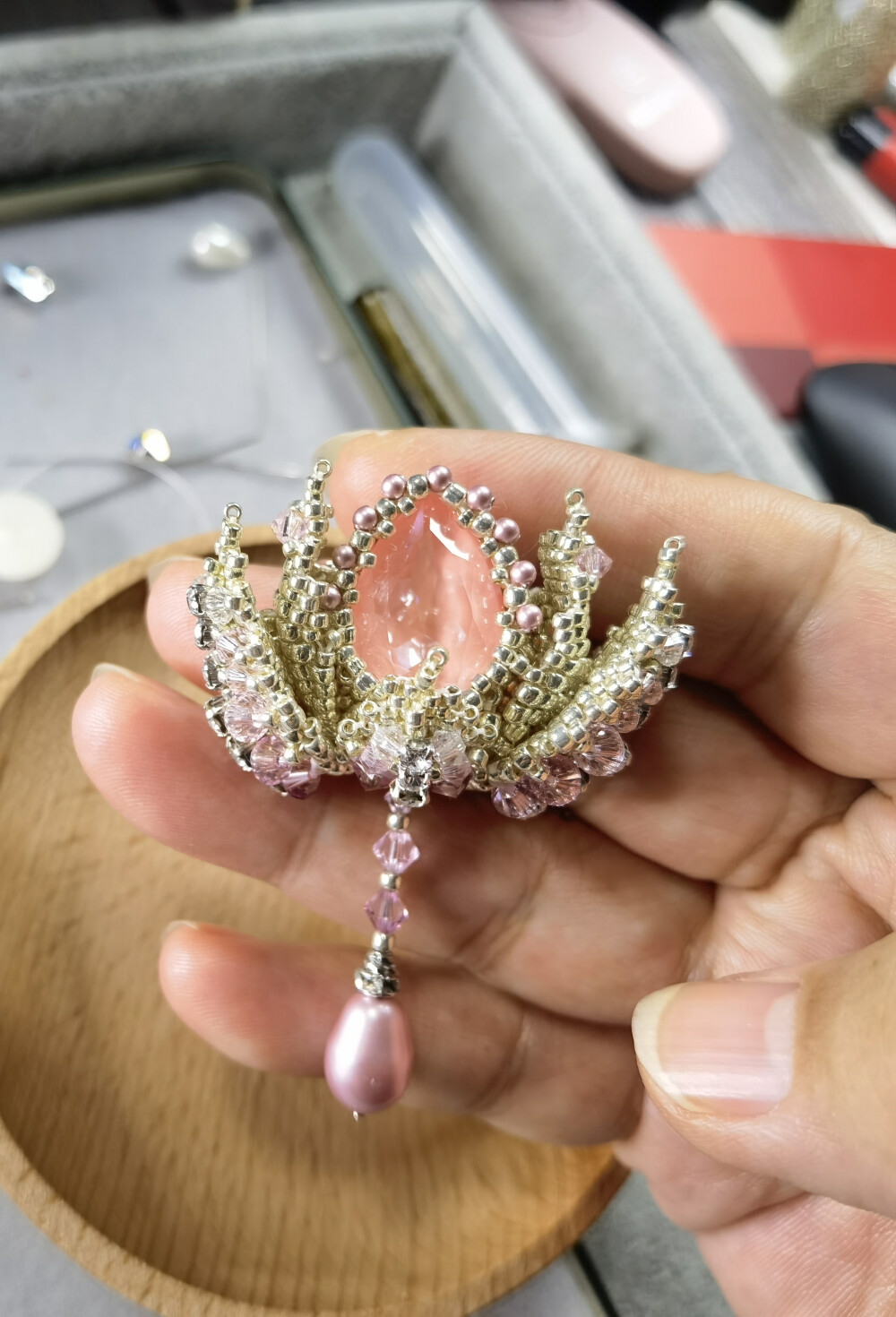 串珠胸针，耳环，发簪