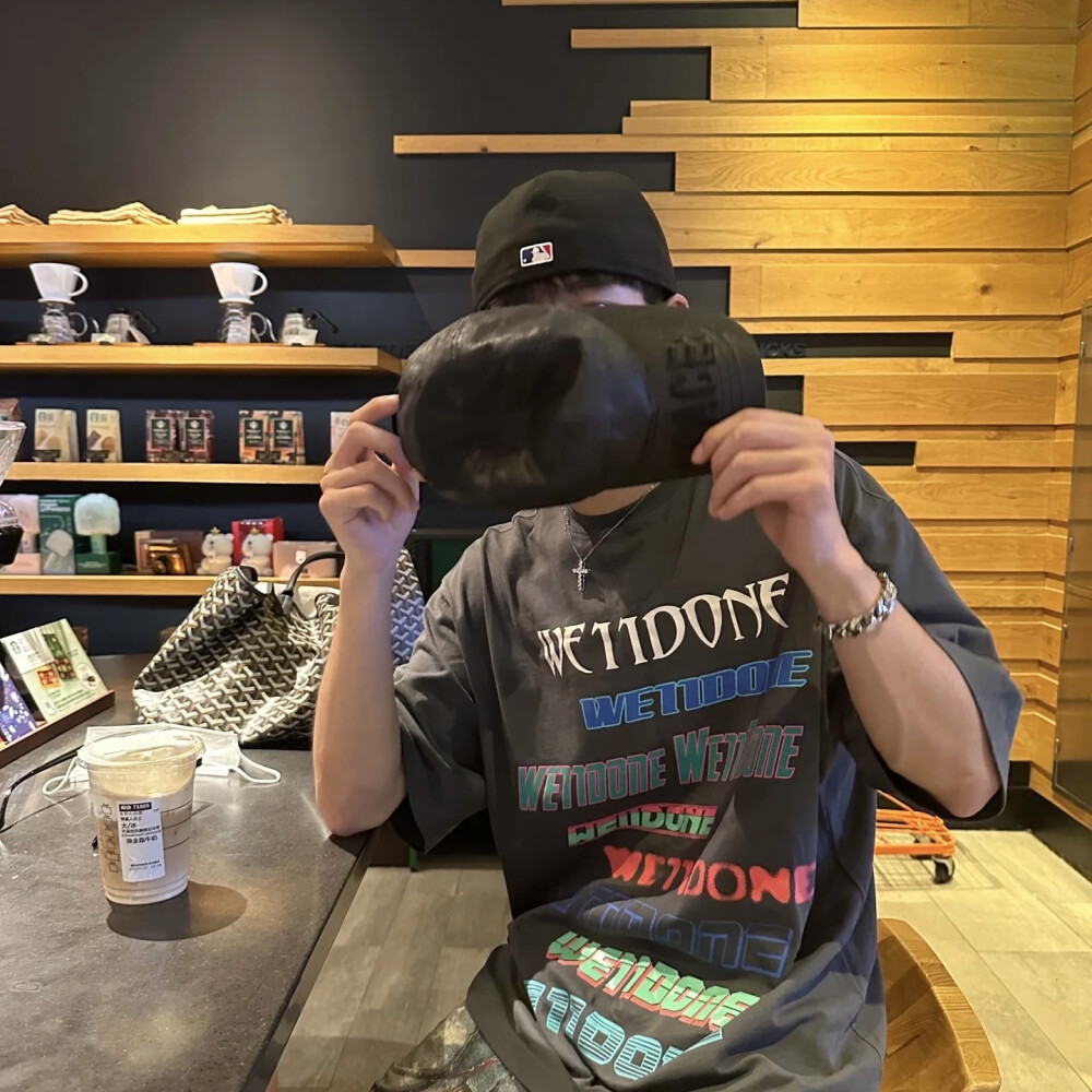 男生头像
雨中逢花 世中逢尔