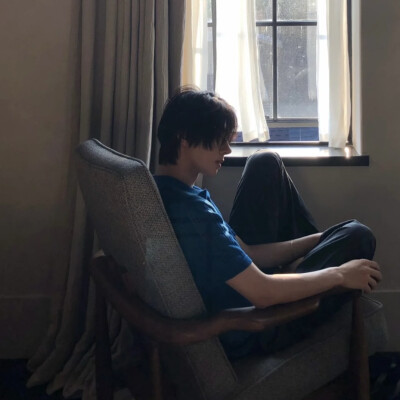 男生头像
雨中逢花 世中逢尔