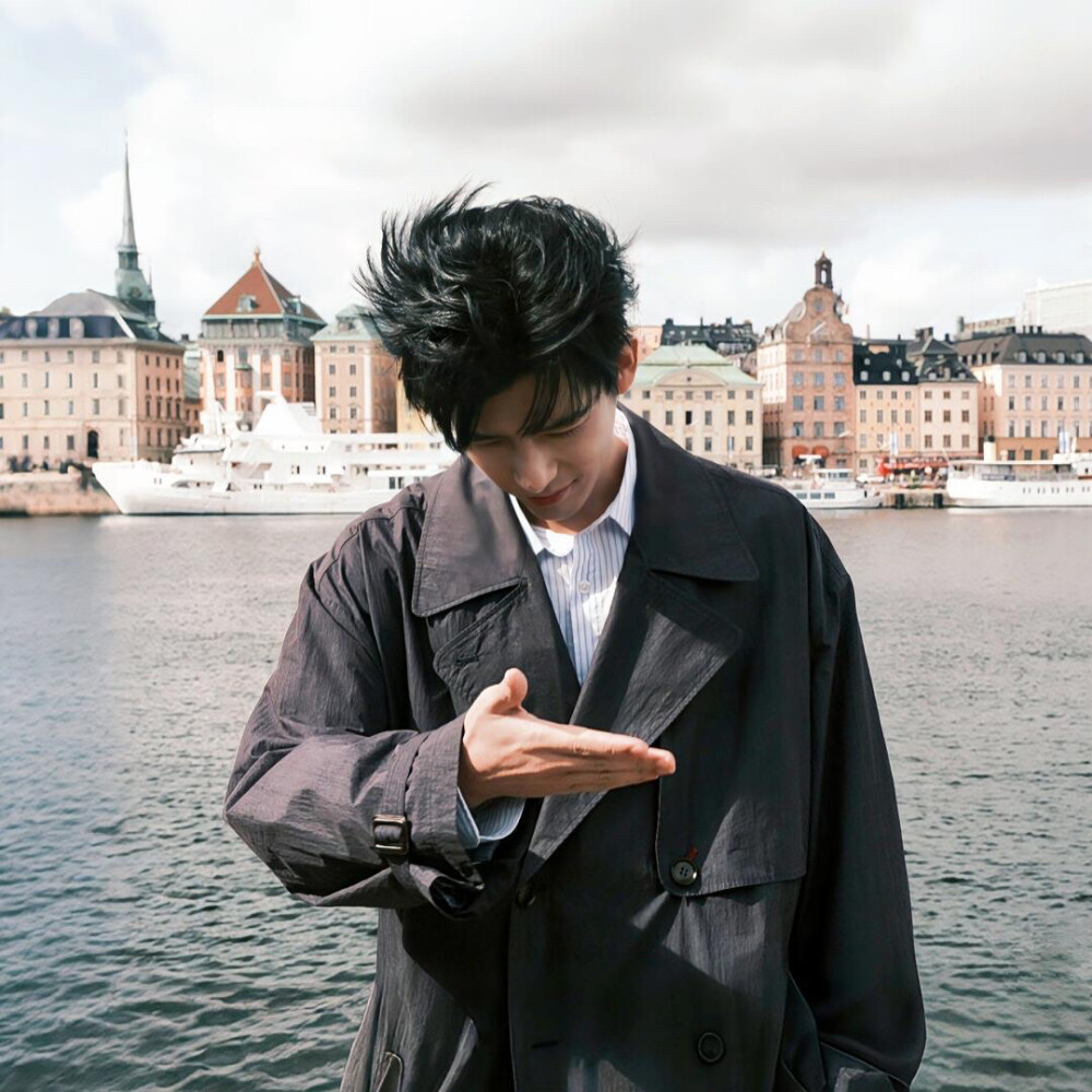 男生头像
雨中逢花 世中逢尔