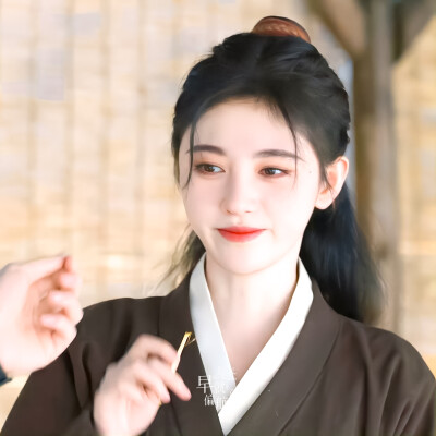 鞠婧祎