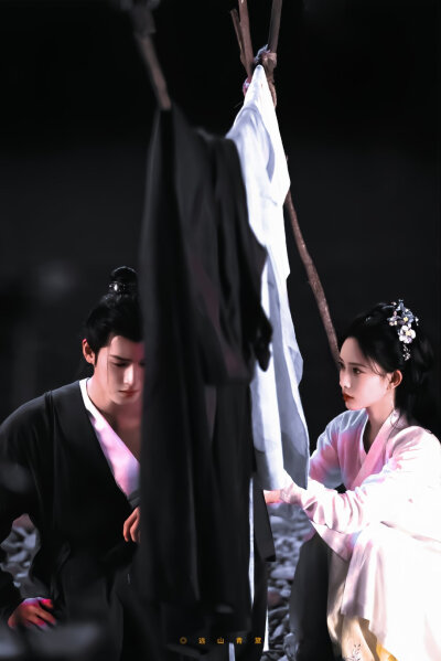 九重紫 昭昭墨墨
窦昭 孟子义 x 宋墨 李昀锐