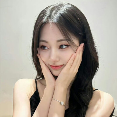 周子瑜 の 头像