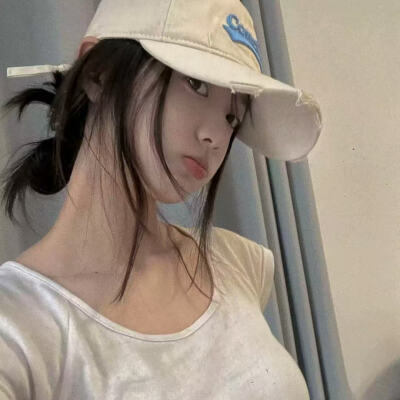 ，