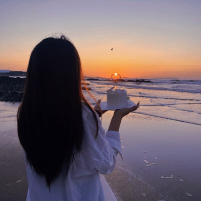 背影女头
