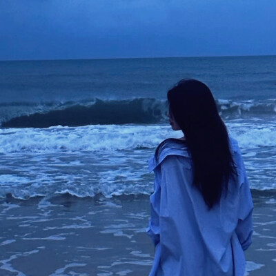 背影女头
