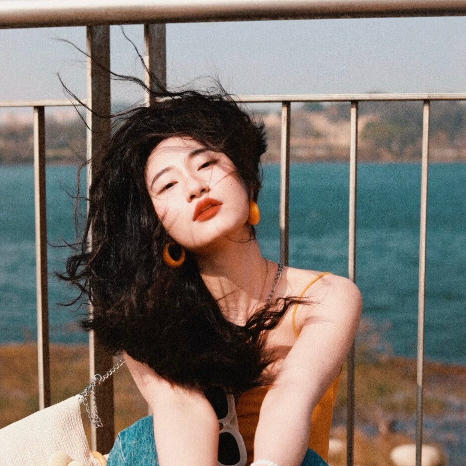 
ˢᵒᵐᵉ ˢᵗᵒʳⁱᵉˢ ᶜᵃⁿ'ᵗ ˢᵗᵃⁿᵈ ˡᵃᵗᵉʳ, ᵉˢᵖᵉᶜⁱᵃˡˡʸ ᶠᵉᵉˡⁱⁿᵍˢ·
有些故事经不起后来 特别是感情。
女头/by拟黎