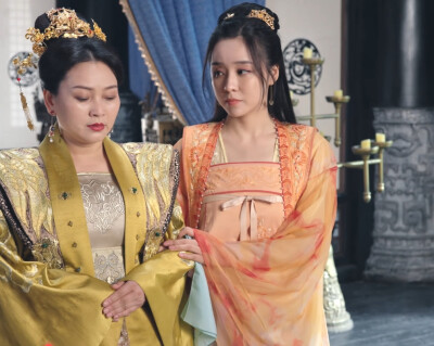 娘娘今日不上朝