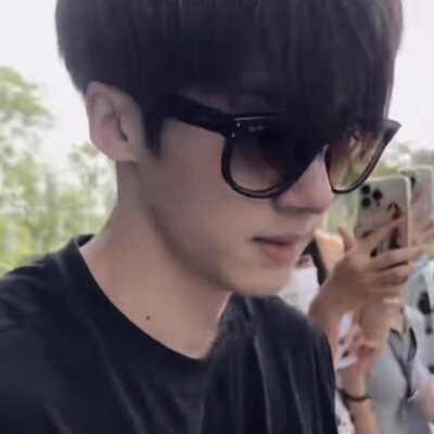 片段中有些散落