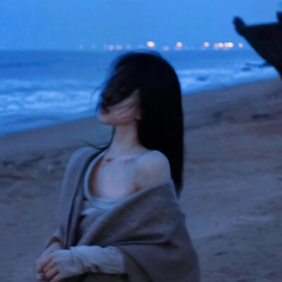 背影女头
