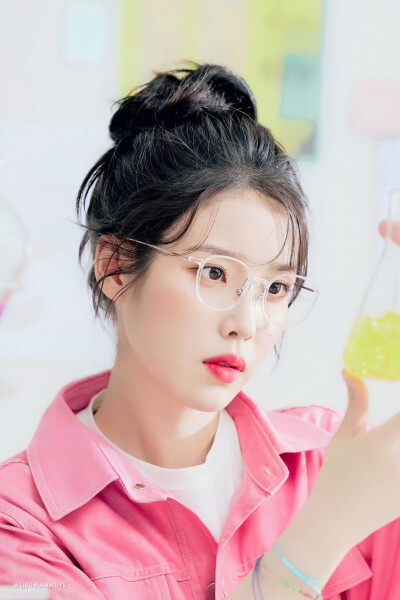 IU