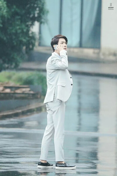 肖战
见水印