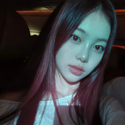 女神发新图了通通闪开