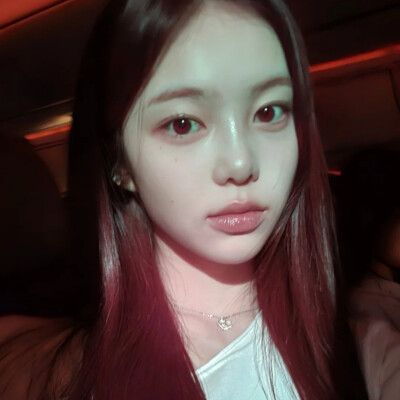 女神发新图了通通闪开