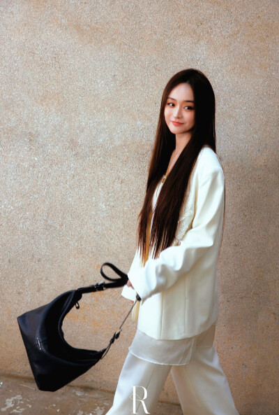 何泓姗
