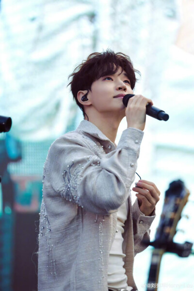 刘宪华Henry-Lau：
#假日音乐会##五一随手拍# ​​​