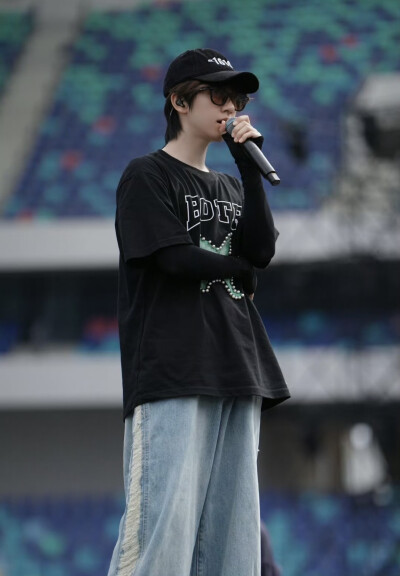 海口演唱会 抓到了一只贺峻霖