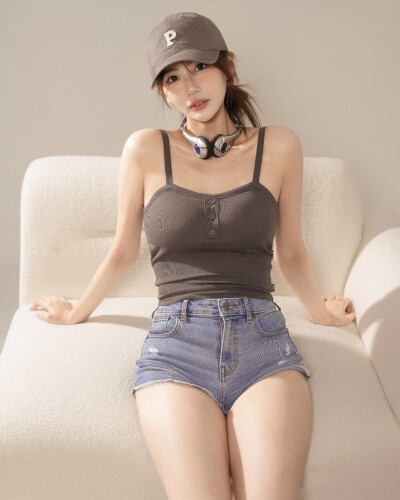 ，